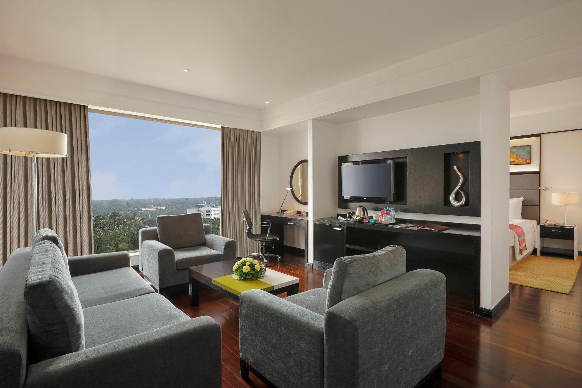 Crowne Plaza Pune City Centre By Ihg Exterior photo