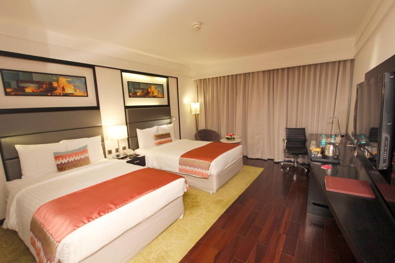 Crowne Plaza Pune City Centre By Ihg Exterior photo