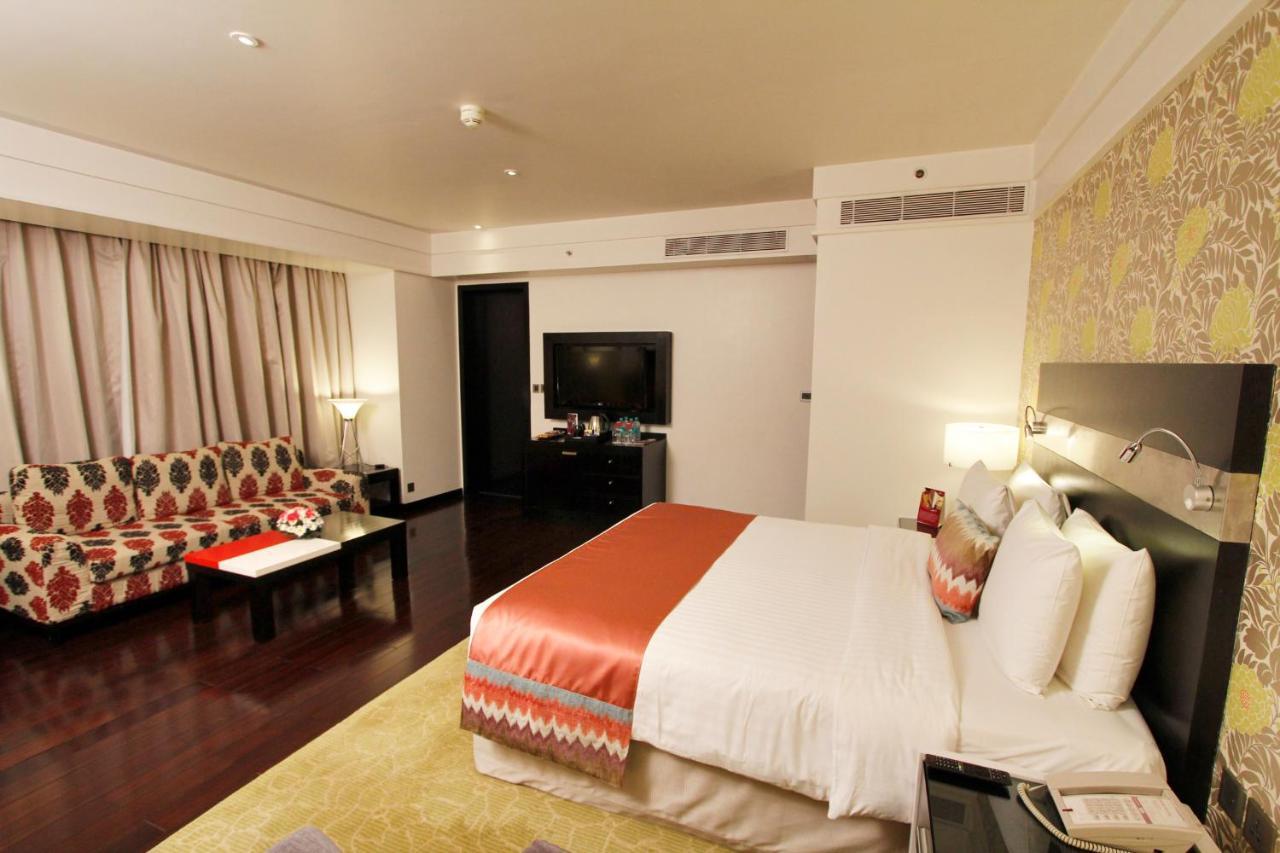 Crowne Plaza Pune City Centre By Ihg Exterior photo